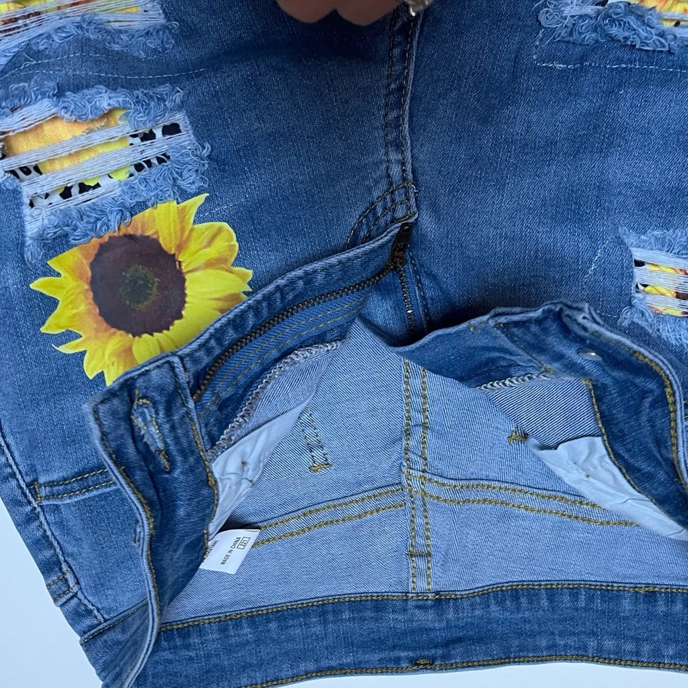 Sunflower Distressed Blue Jean Shorts sz small nwot - Picture 5 of 8